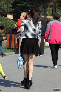 偷拍女友短肉丝袜脚,揭秘私密瞬间